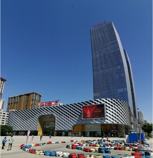 在太原万达广场举办鲨鱼车展,通过全方位的媒体报道,和全城经销商紧密